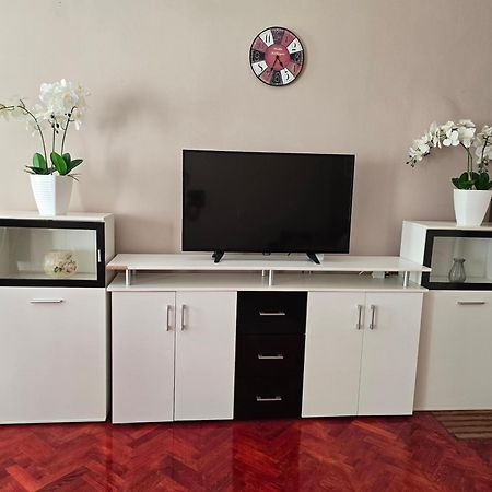 Apartman Prvi Red Do Mora 茨里克韦尼察 外观 照片