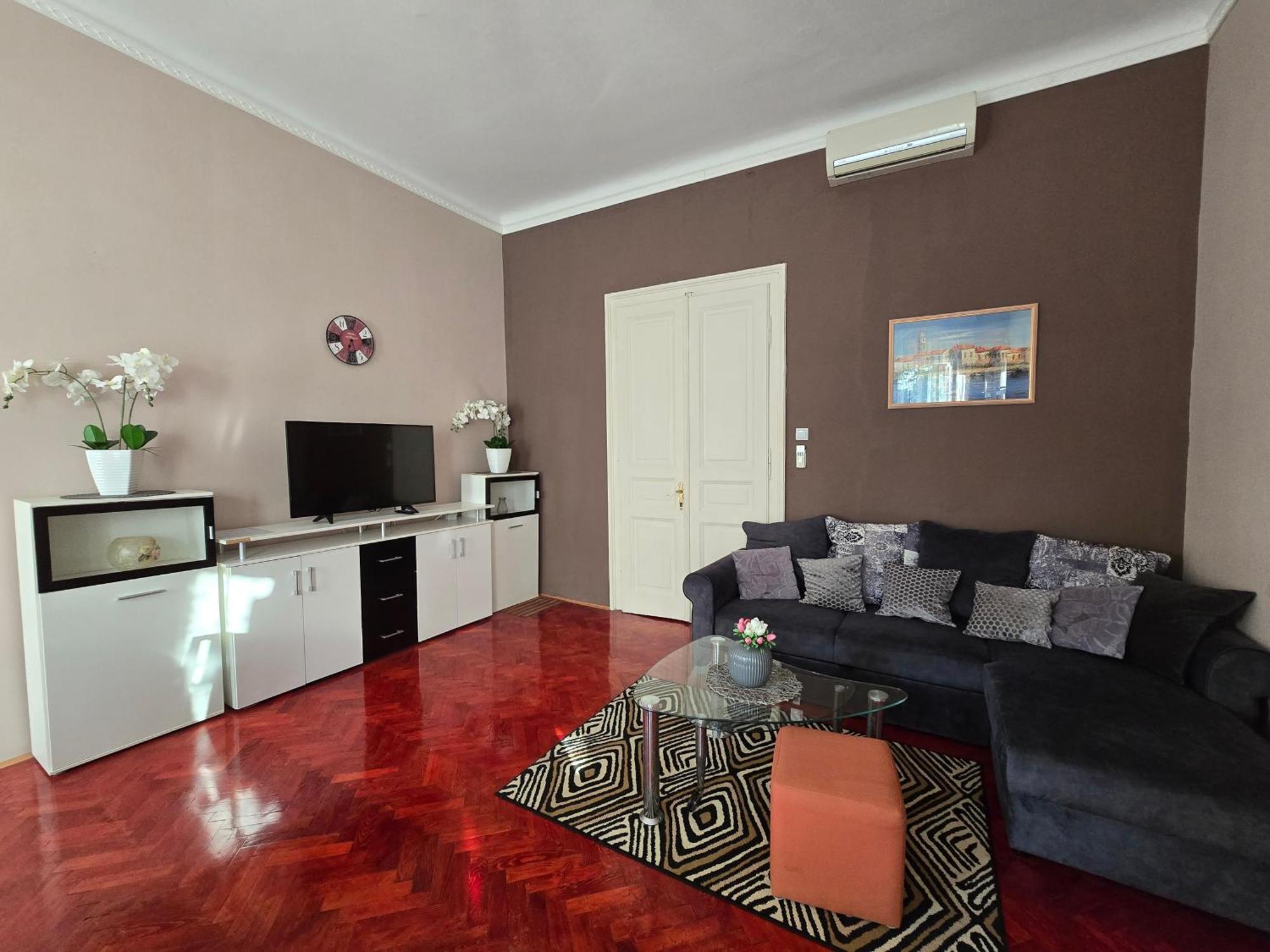 Apartman Prvi Red Do Mora 茨里克韦尼察 外观 照片